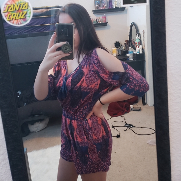 Cold Shoulder Romper - Picture 5 of 6